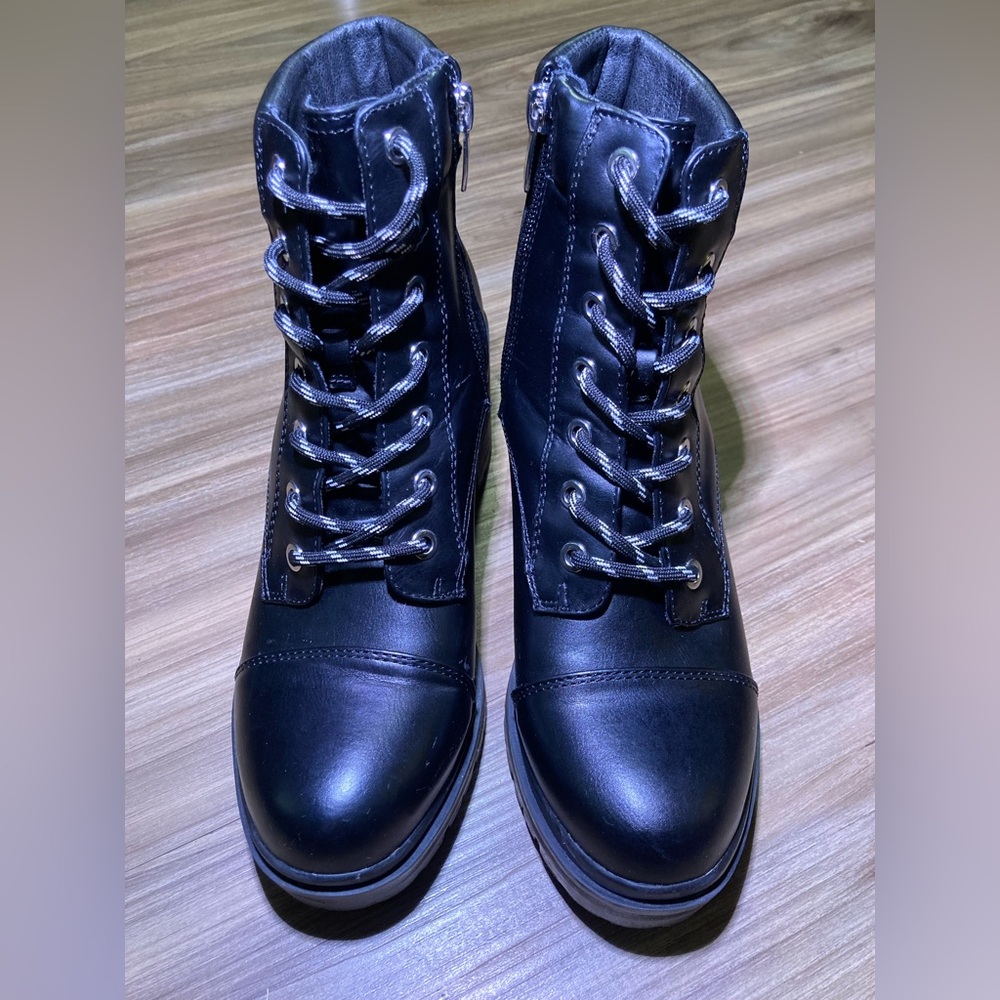 Nine West Size 7M Stylish Black Lace-Up Women's Boots